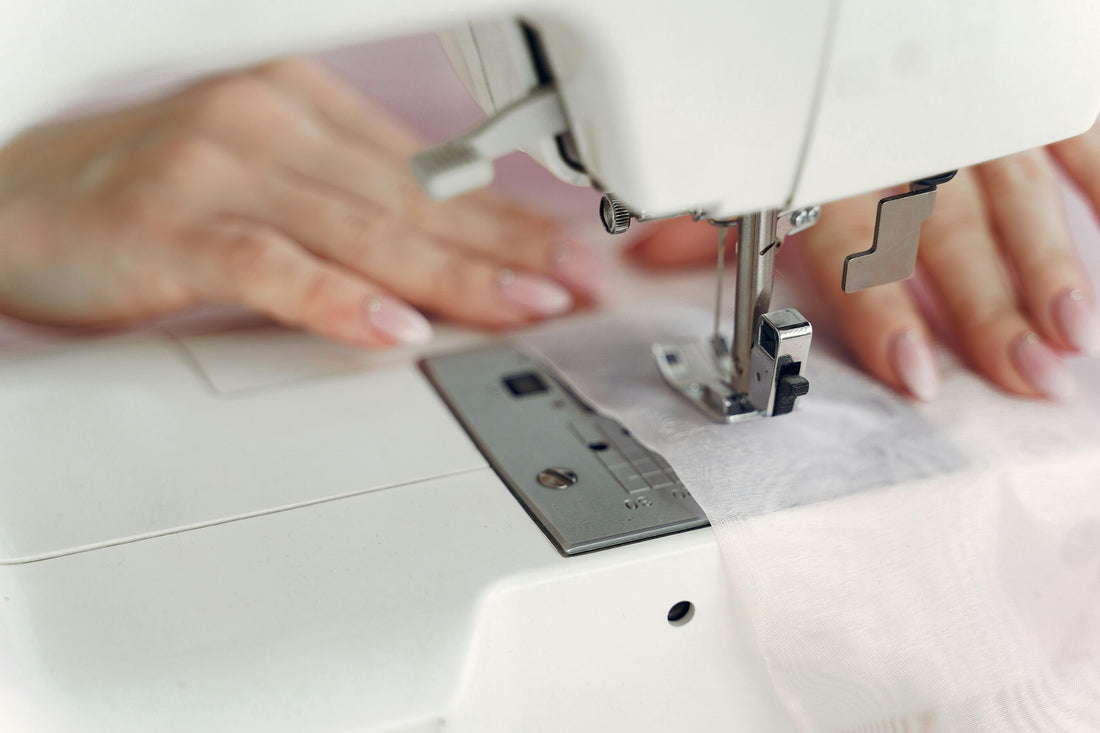 sewing-machine-sewing-fabric